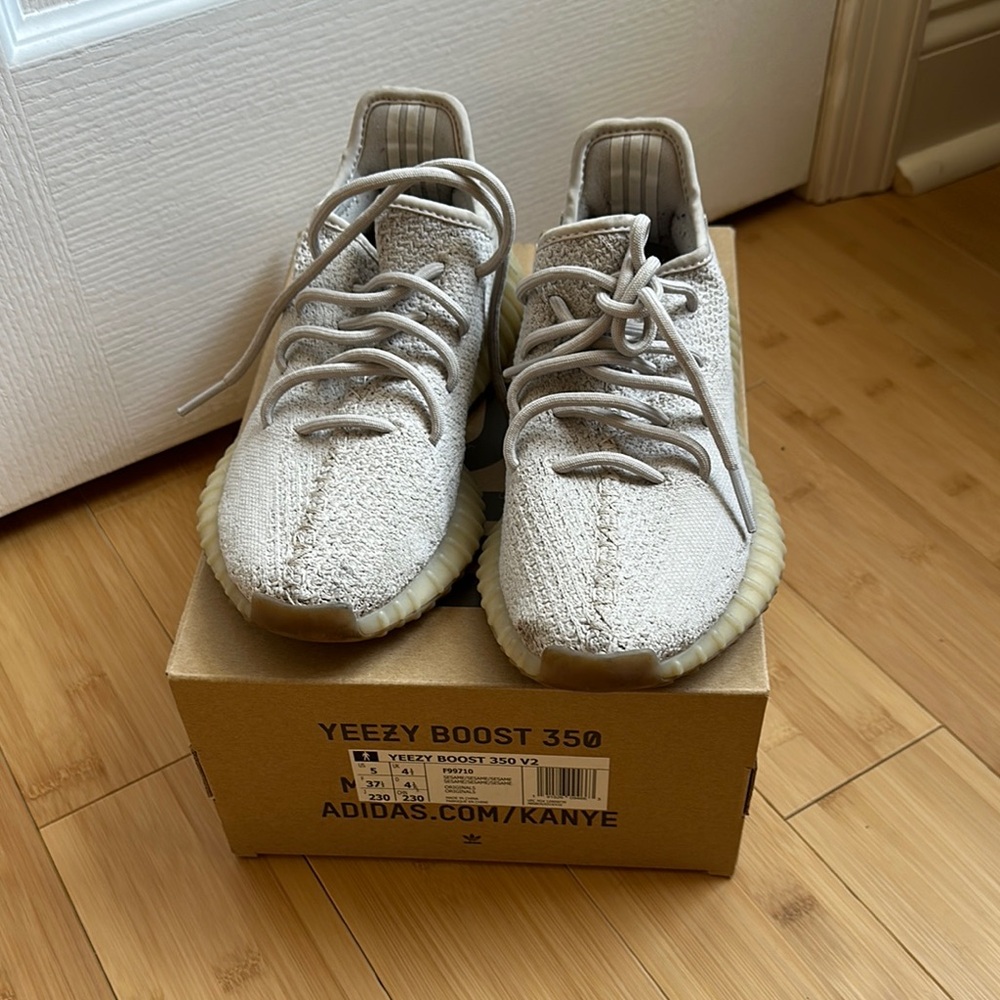 Adidas Yeezy Boost 350 V2 in Light Gray